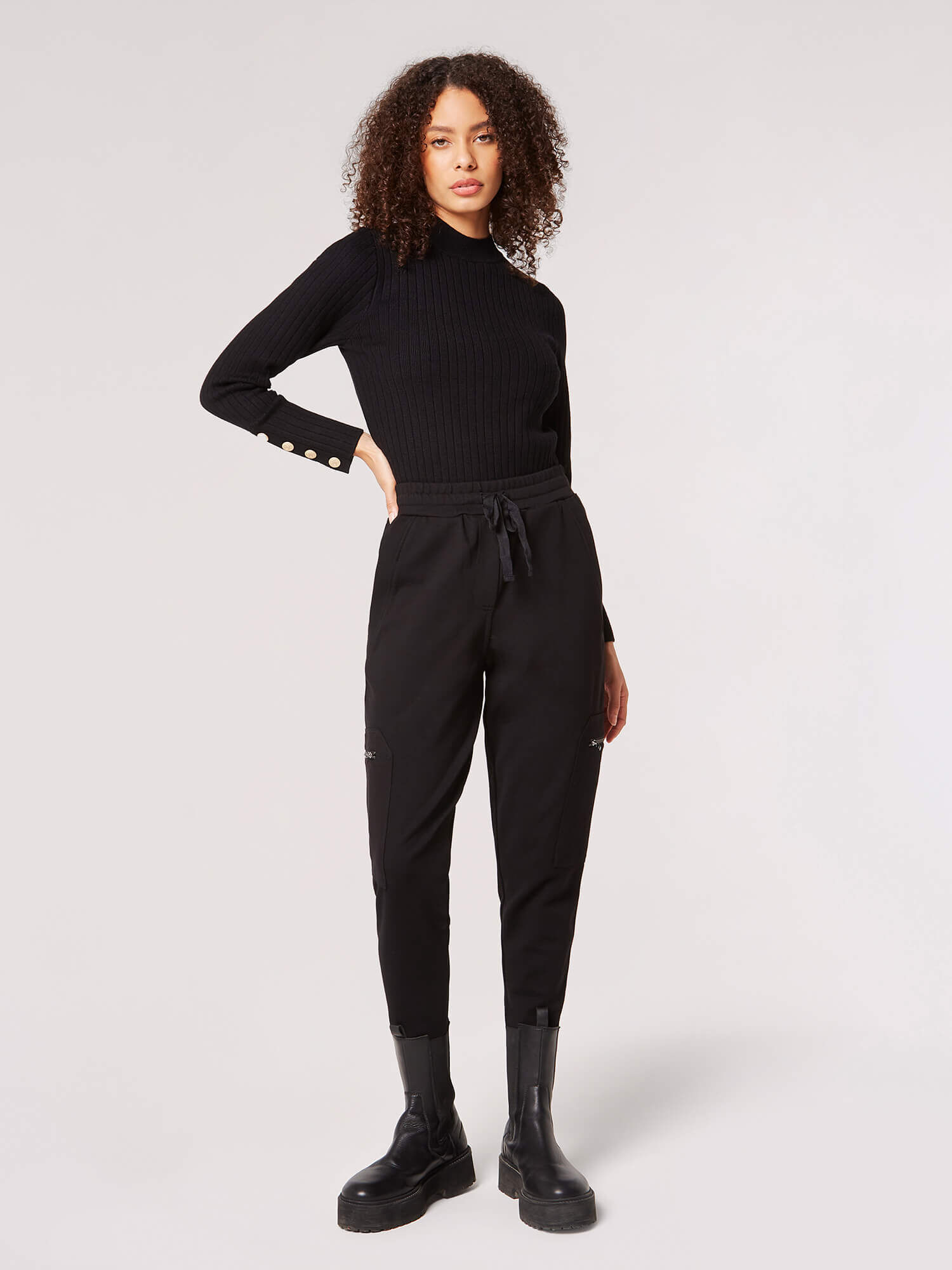 Jumper on sale pants black