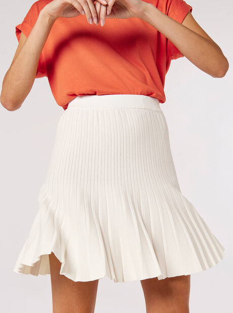  Pleated Knitted Mini Skirt