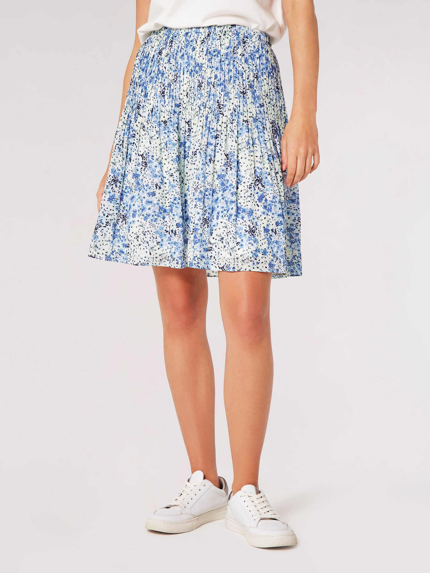 Pleated blue floral skirt sales