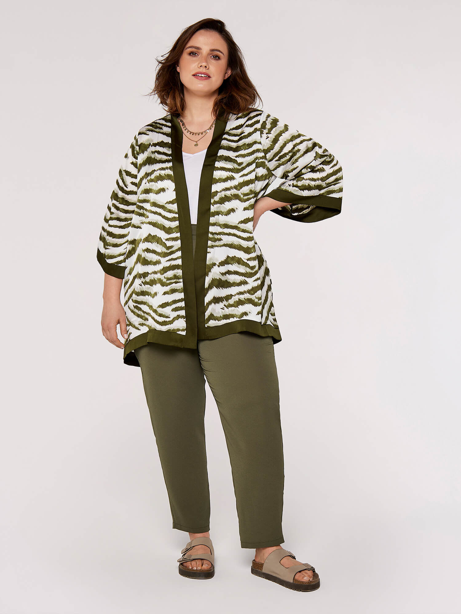 Curve kimono store