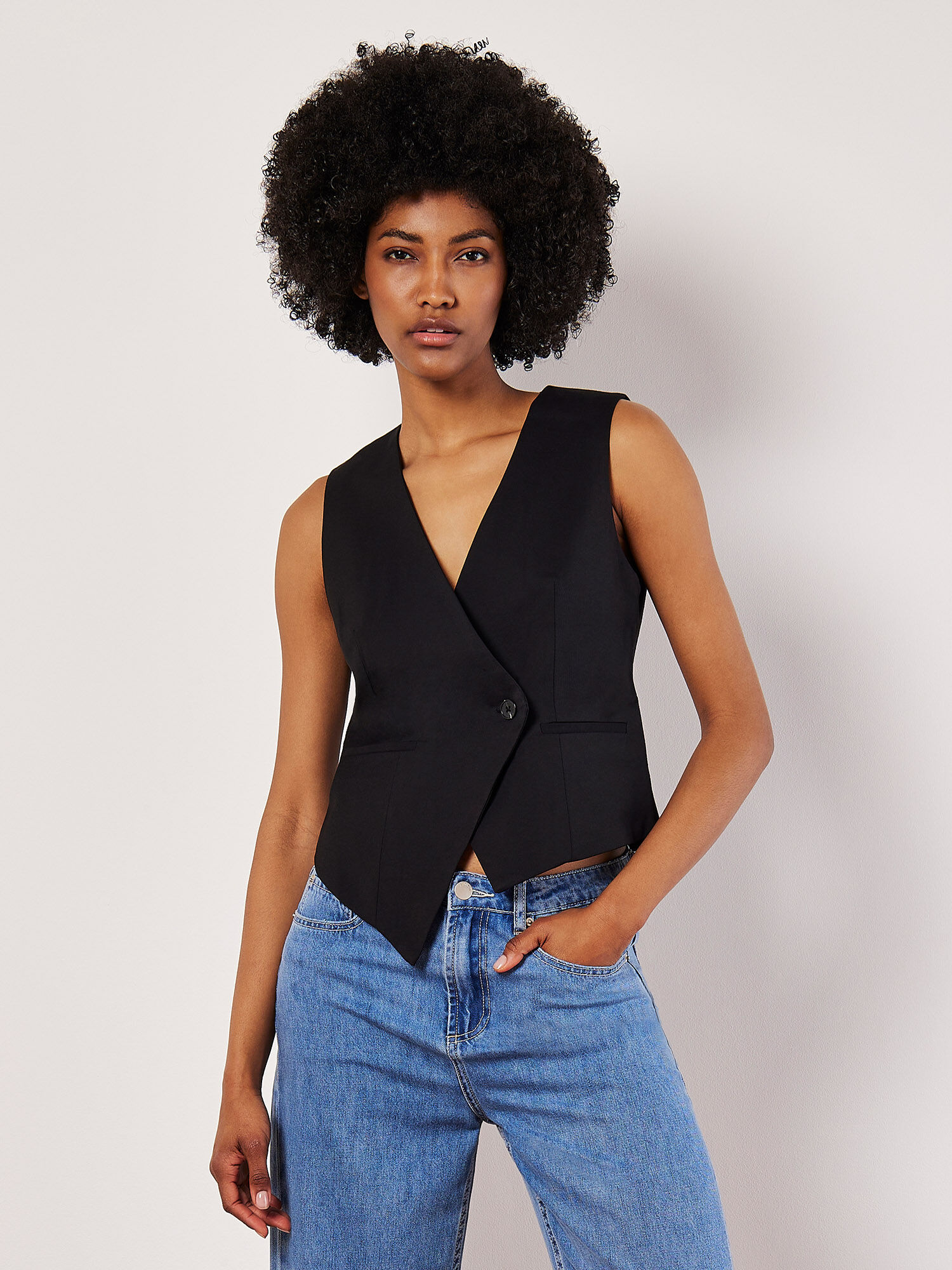 Black sleeveless waistcoat shop
