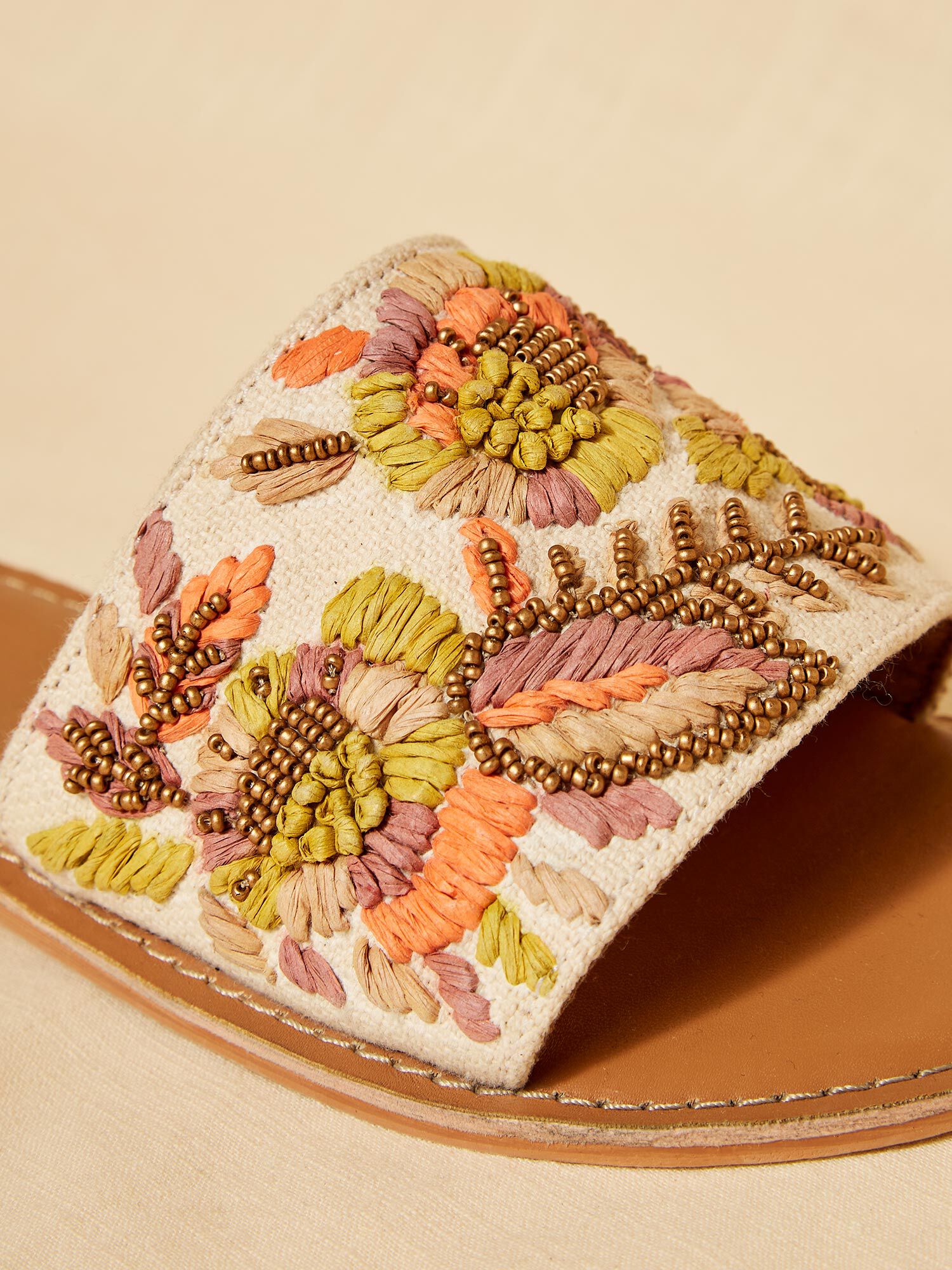 Embroidered flat sandals outlet