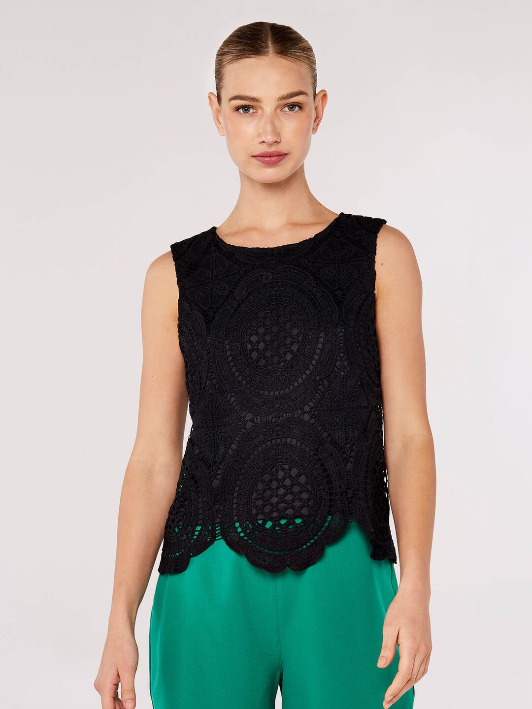 Lace Sleeveless Scallop Top