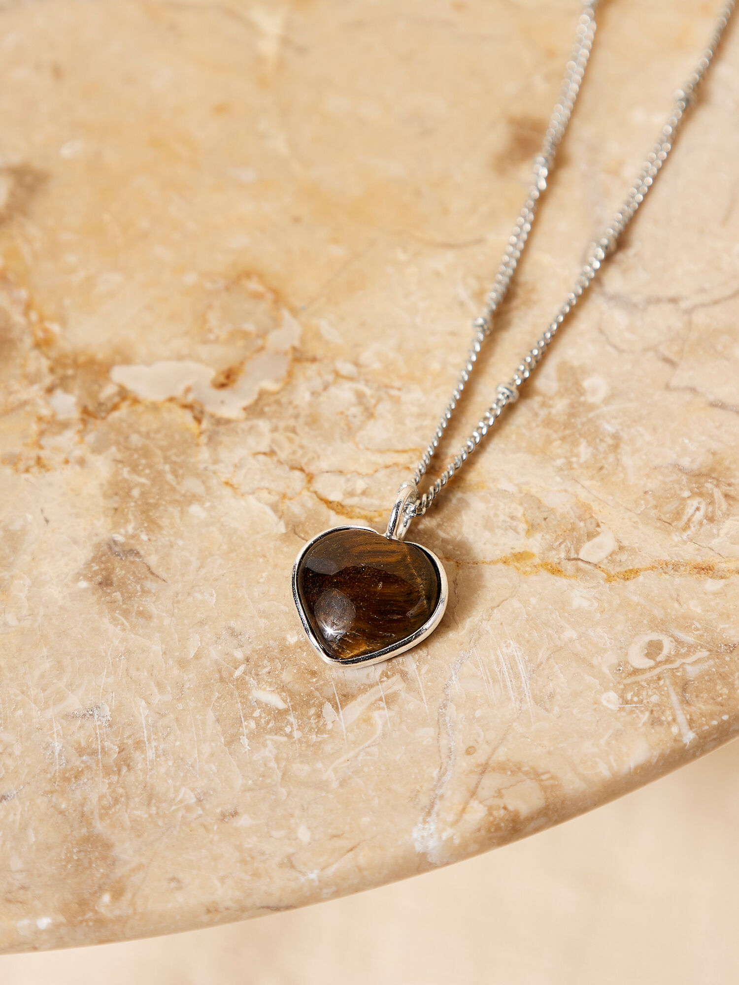 Heart stone pendant new arrivals