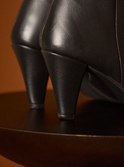 Heeled Pointed Boots