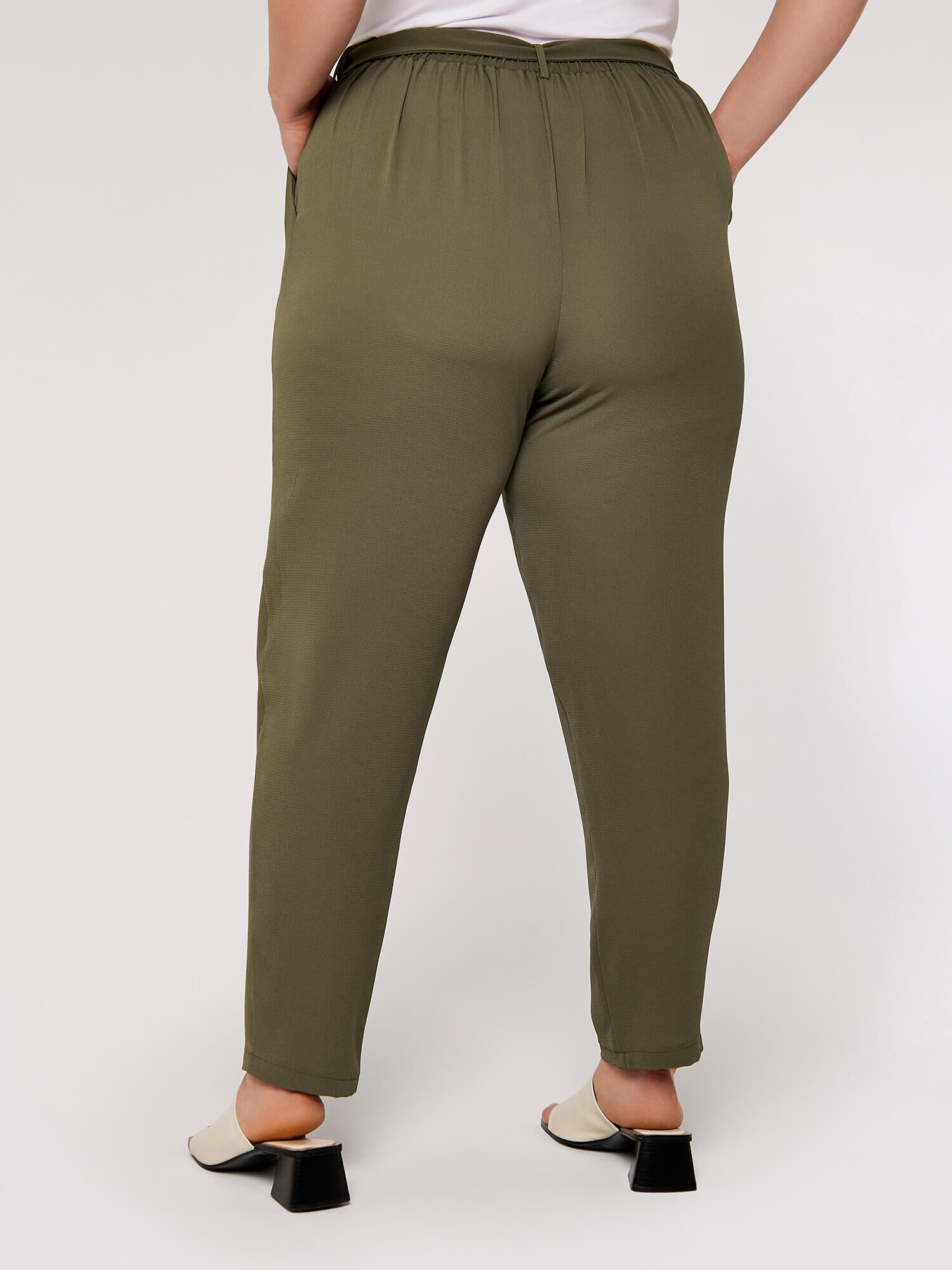 Plus size tapered trousers 2025