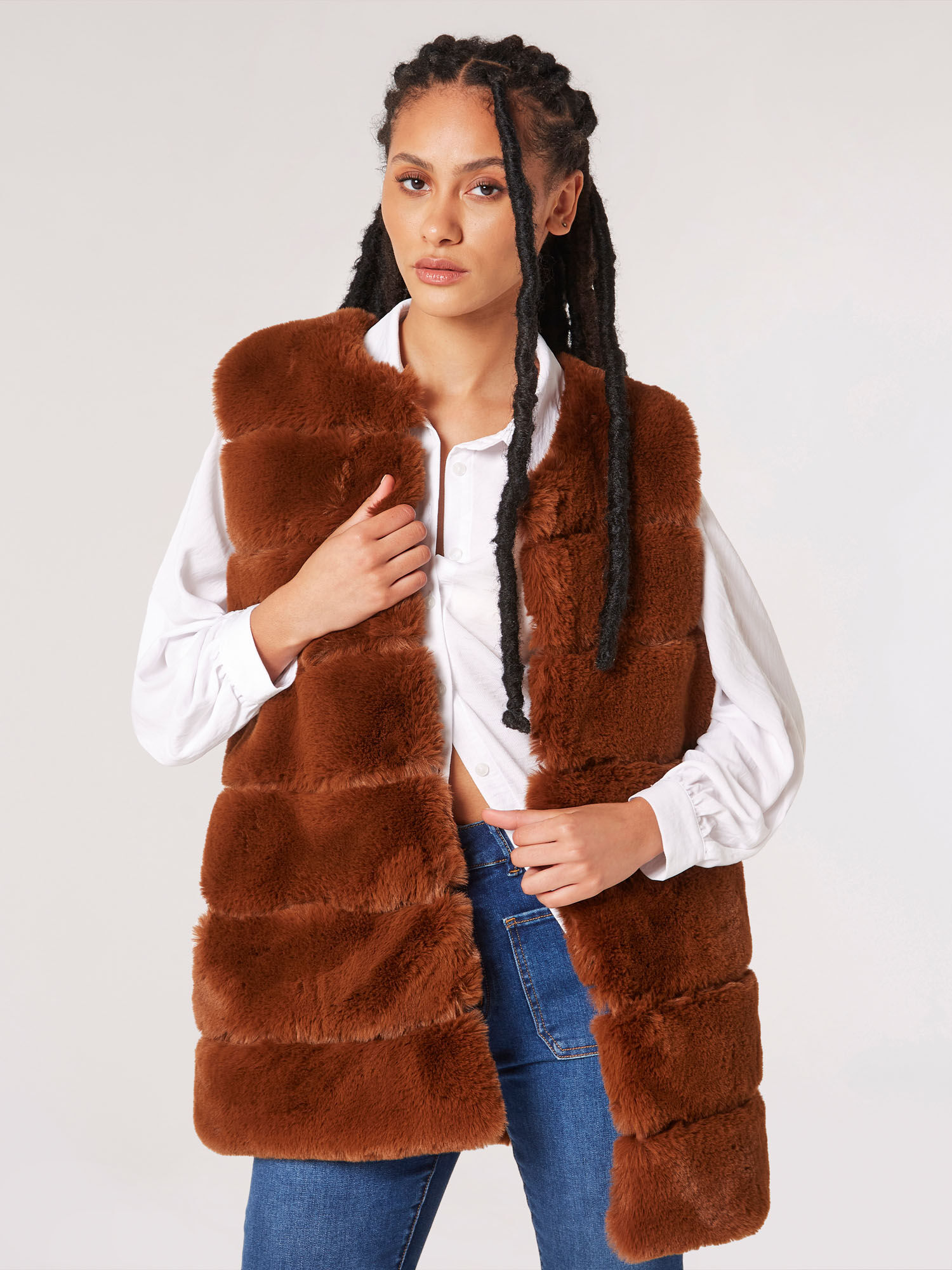 Short fur gilet store