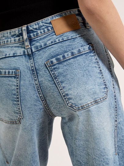 Mei Light-Wash Barrel Jeans