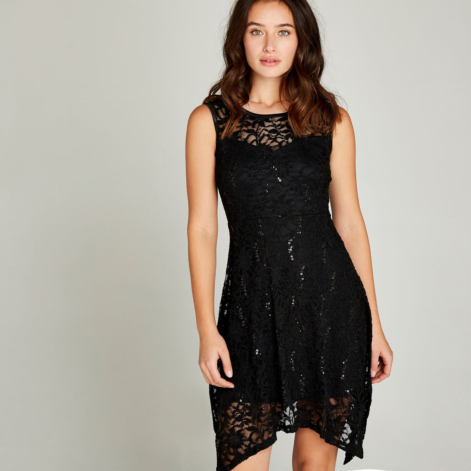 Black lace sleeveless dress 2025