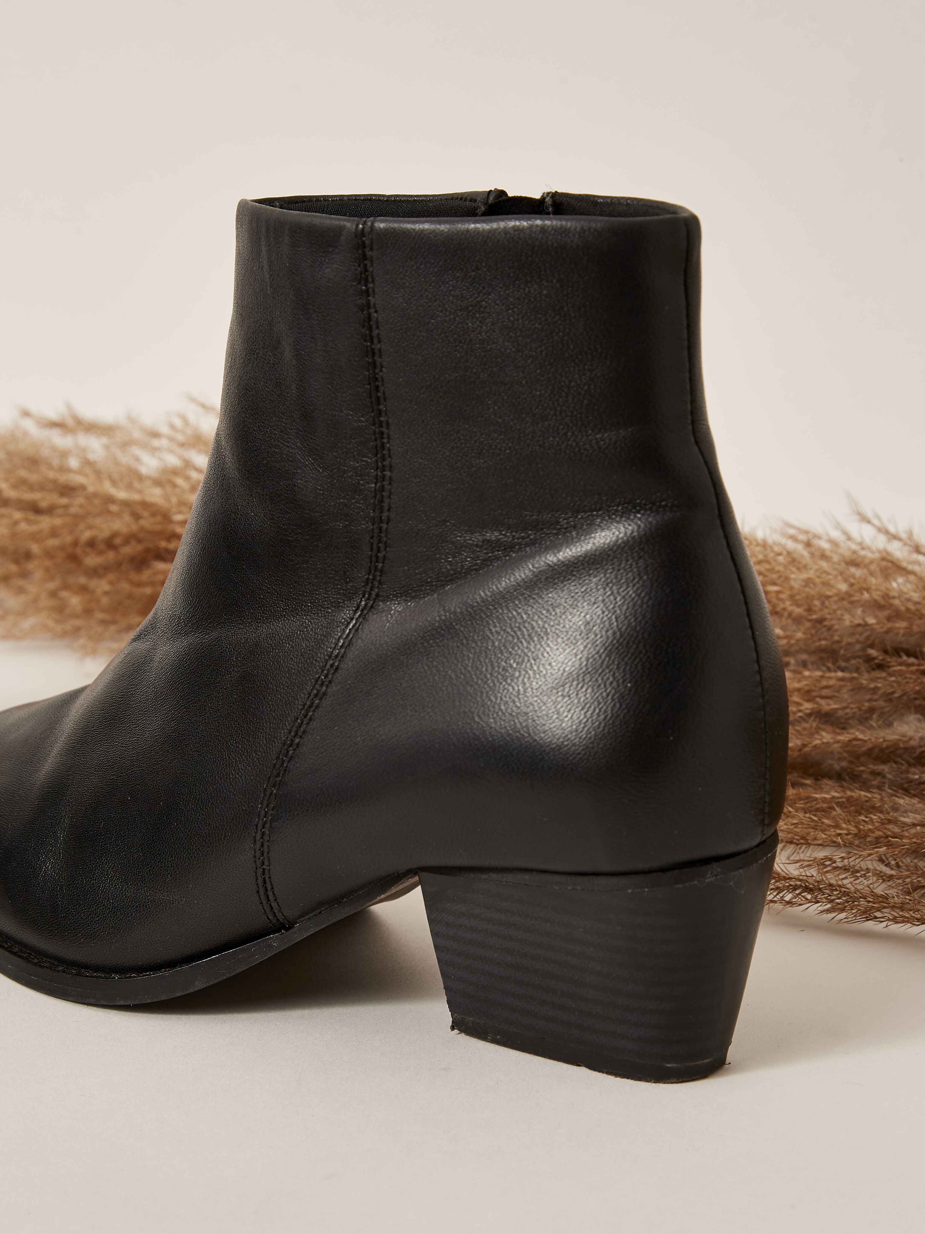 Black Ankle Leather Boot Apricot Clothing