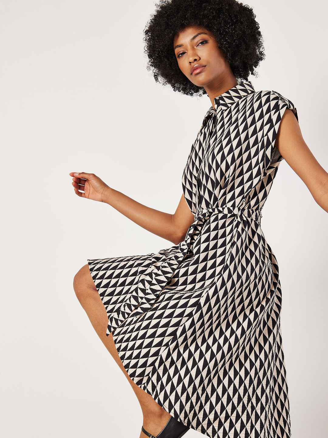 Apricot Women's Geo Print Shirt Midi Dress in Black | Size: 16