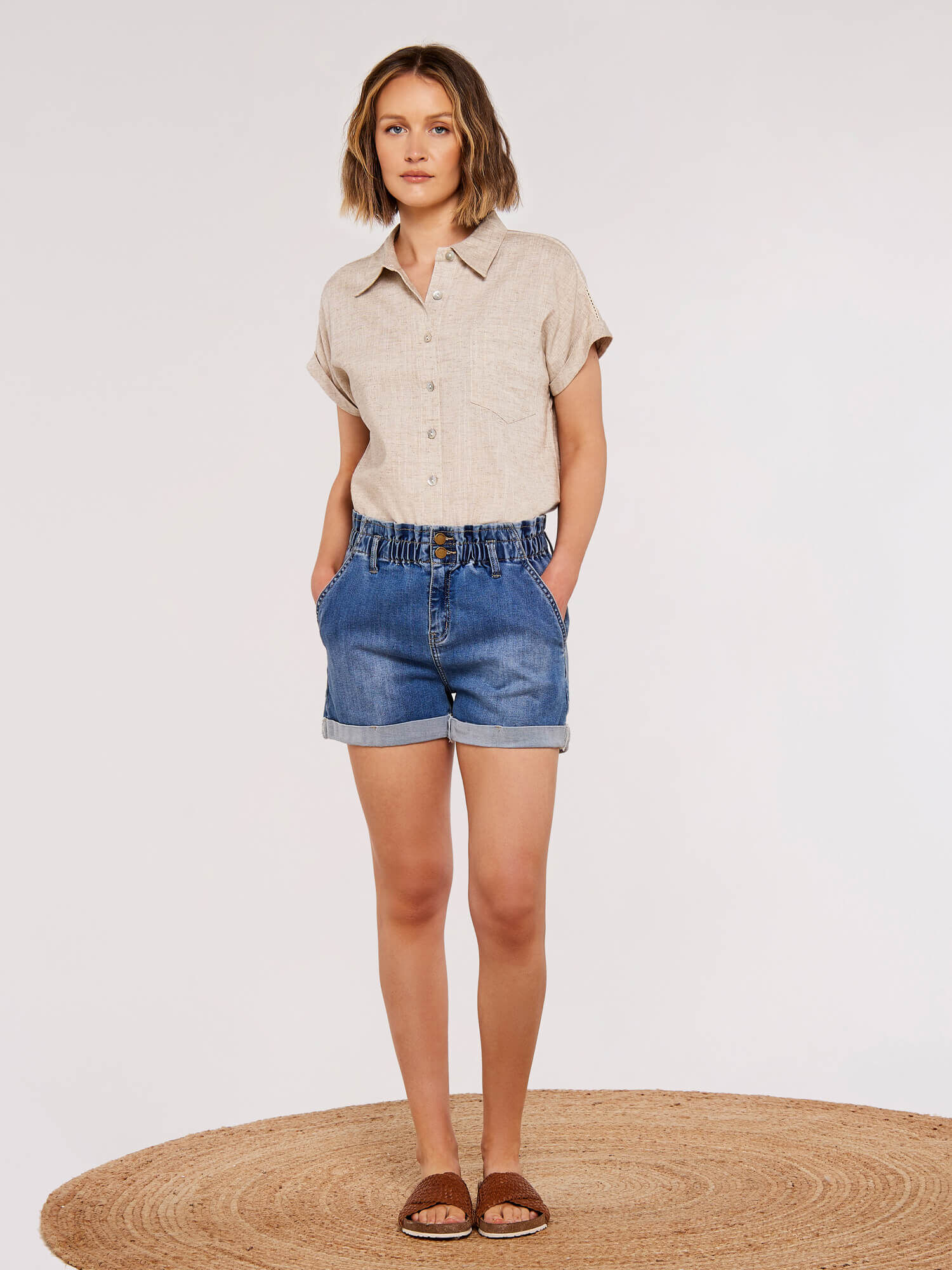 Women wearing jean shorts online