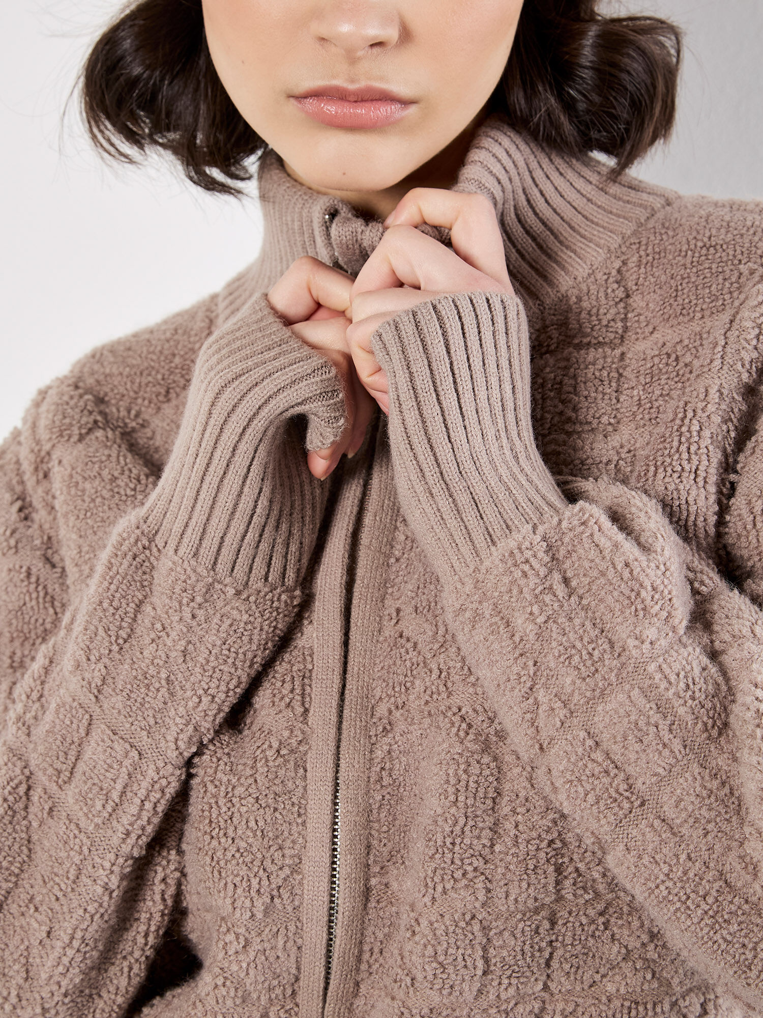 yo2h1様　 cootie BOUCLE KNIT CARDIGAN Boucle Knit Cropped Zip Cardigan | Apricot Clothing