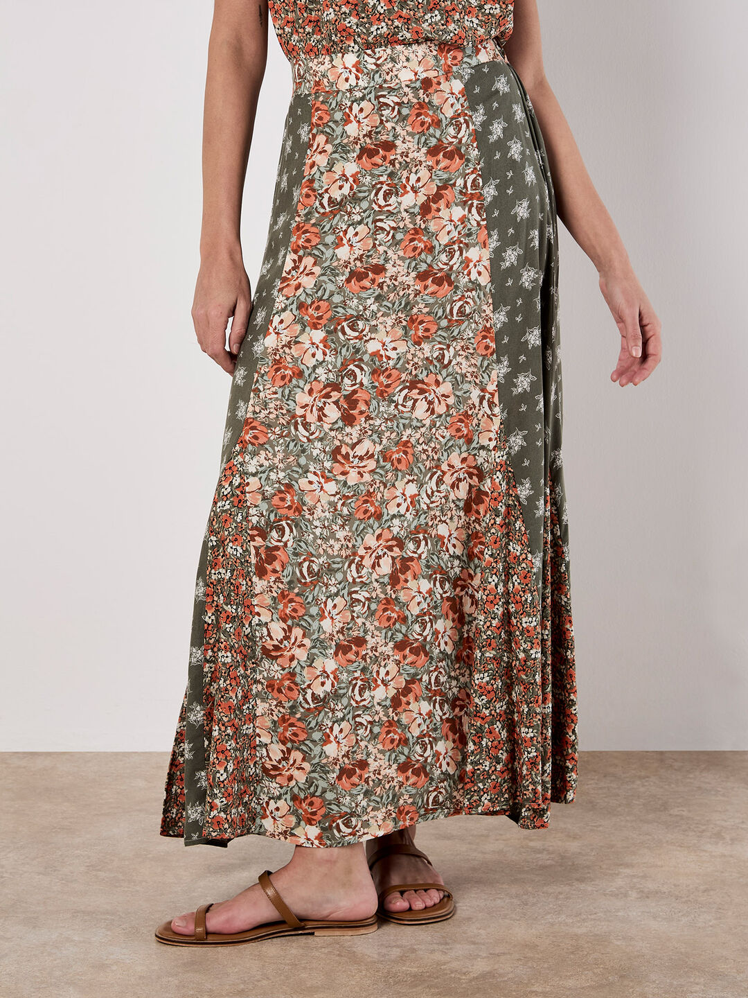 Image of Floral Patchwork Print Midi Skirt