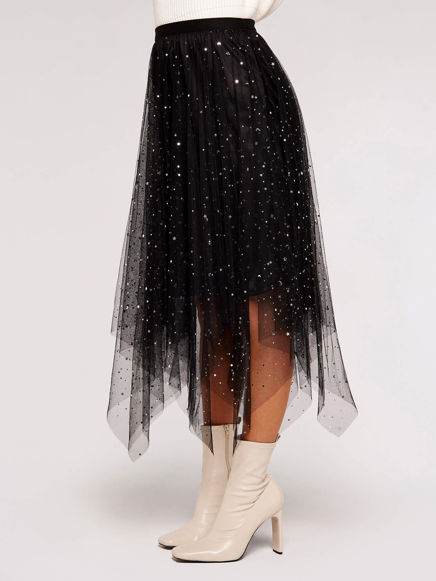 Black tulle skirt with outlet stars