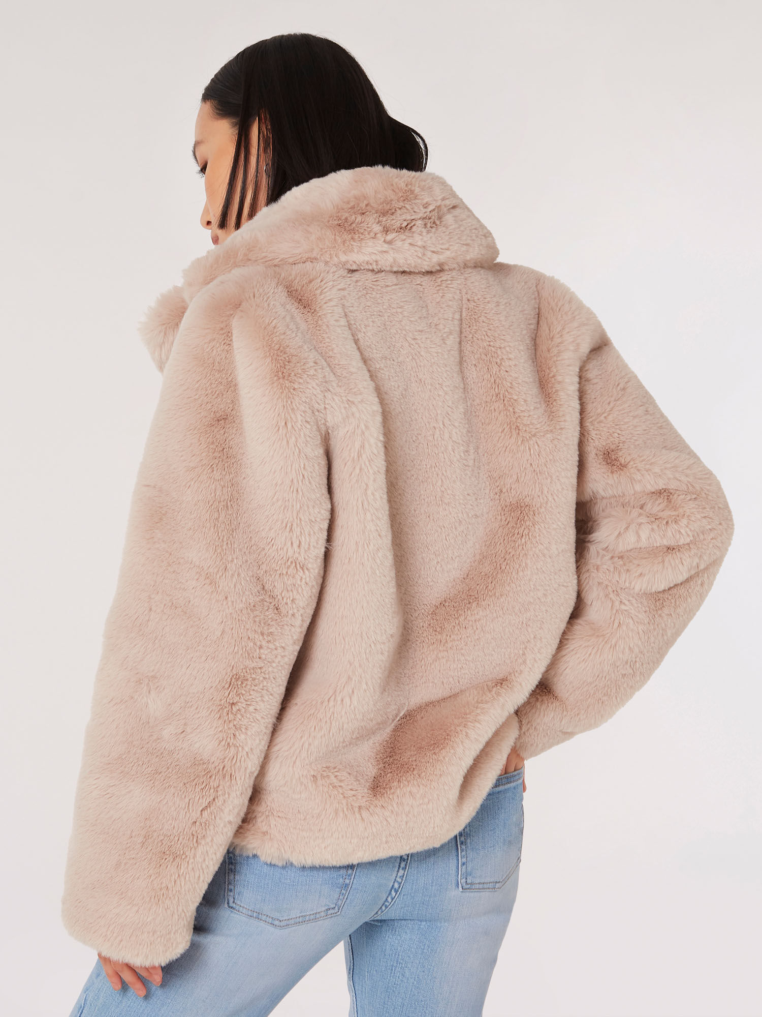 Short sleeve discount fur coat