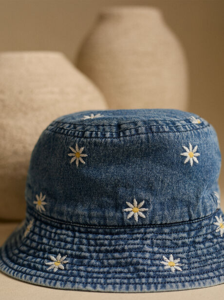 Embroidered Daisy Cotton Bucket Hat