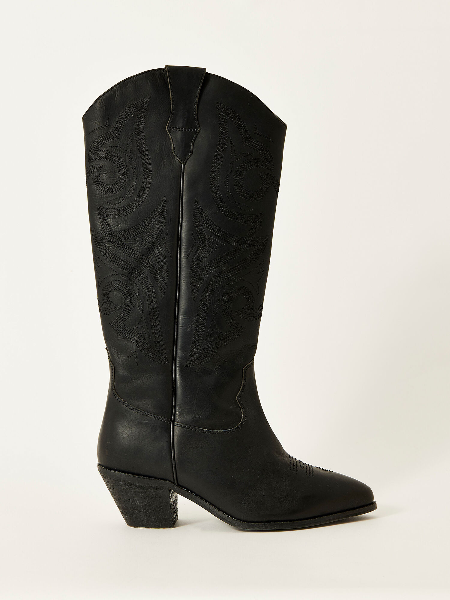 Black cowgirl hot sale boots