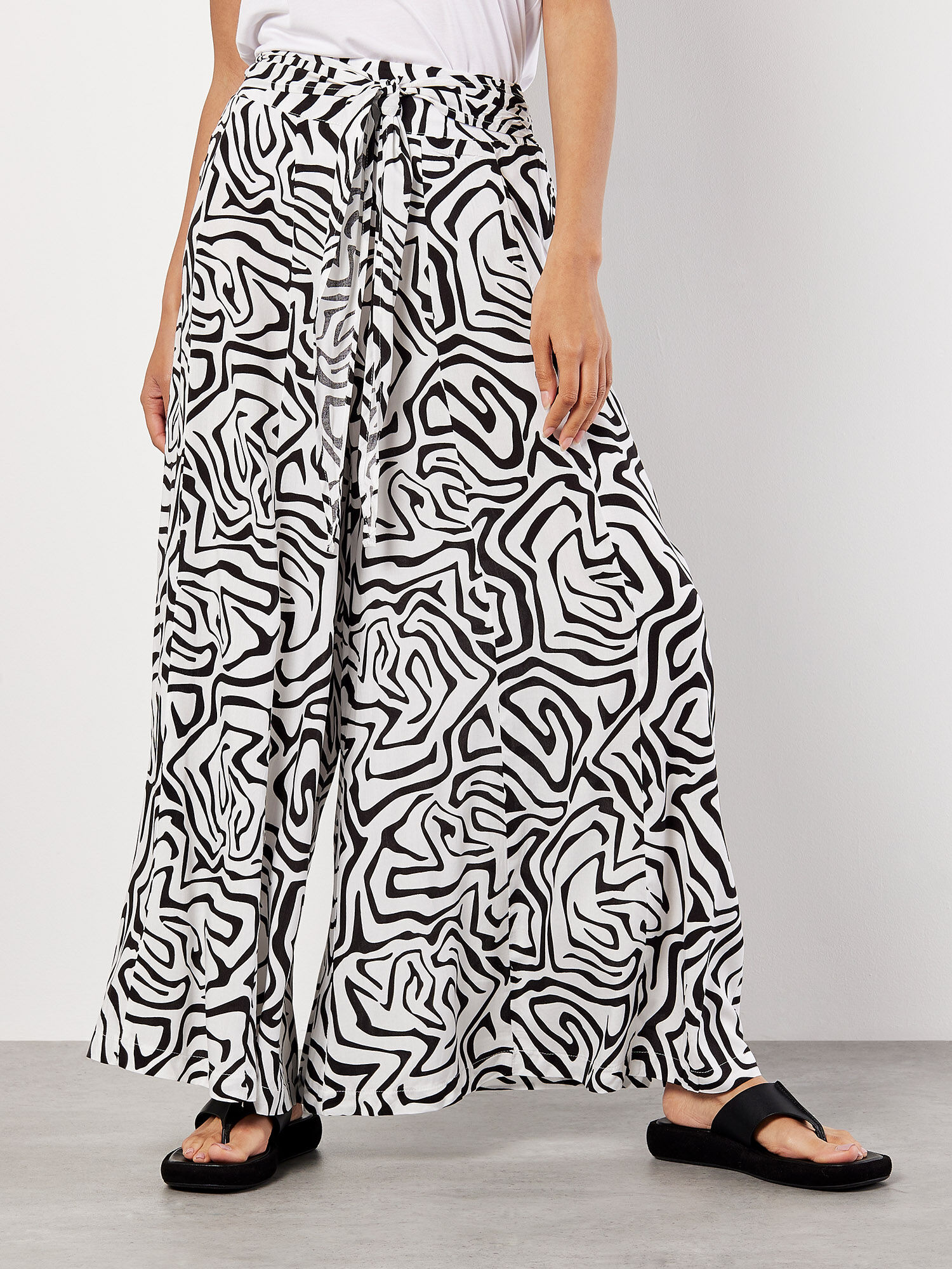 Black and white palazzo pants hot sale