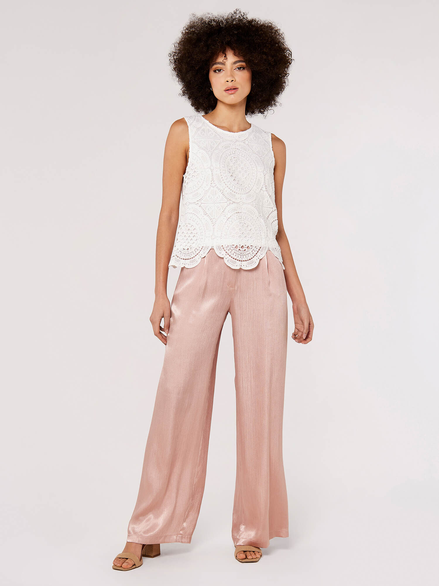 Lace Sleeveless Scallop Top