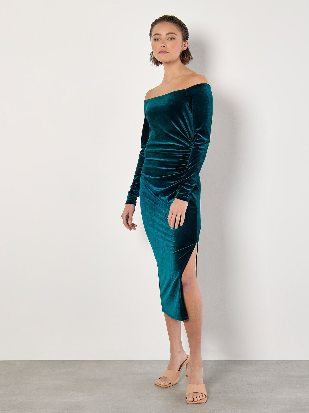 Apricot Women's Bardot Velvet Midi Dress in Green | Size: 10