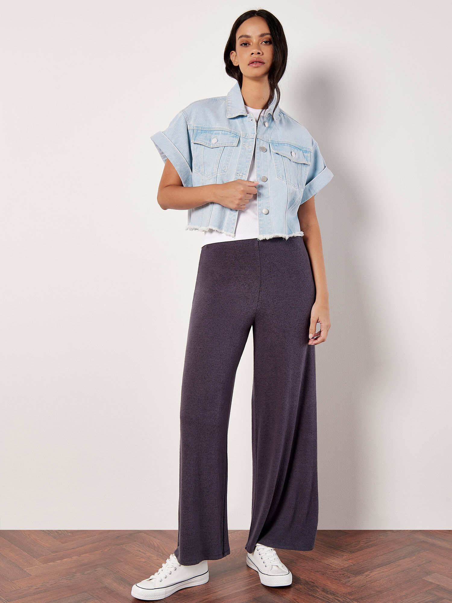 Women's short sleeve cropped denim jacket discount