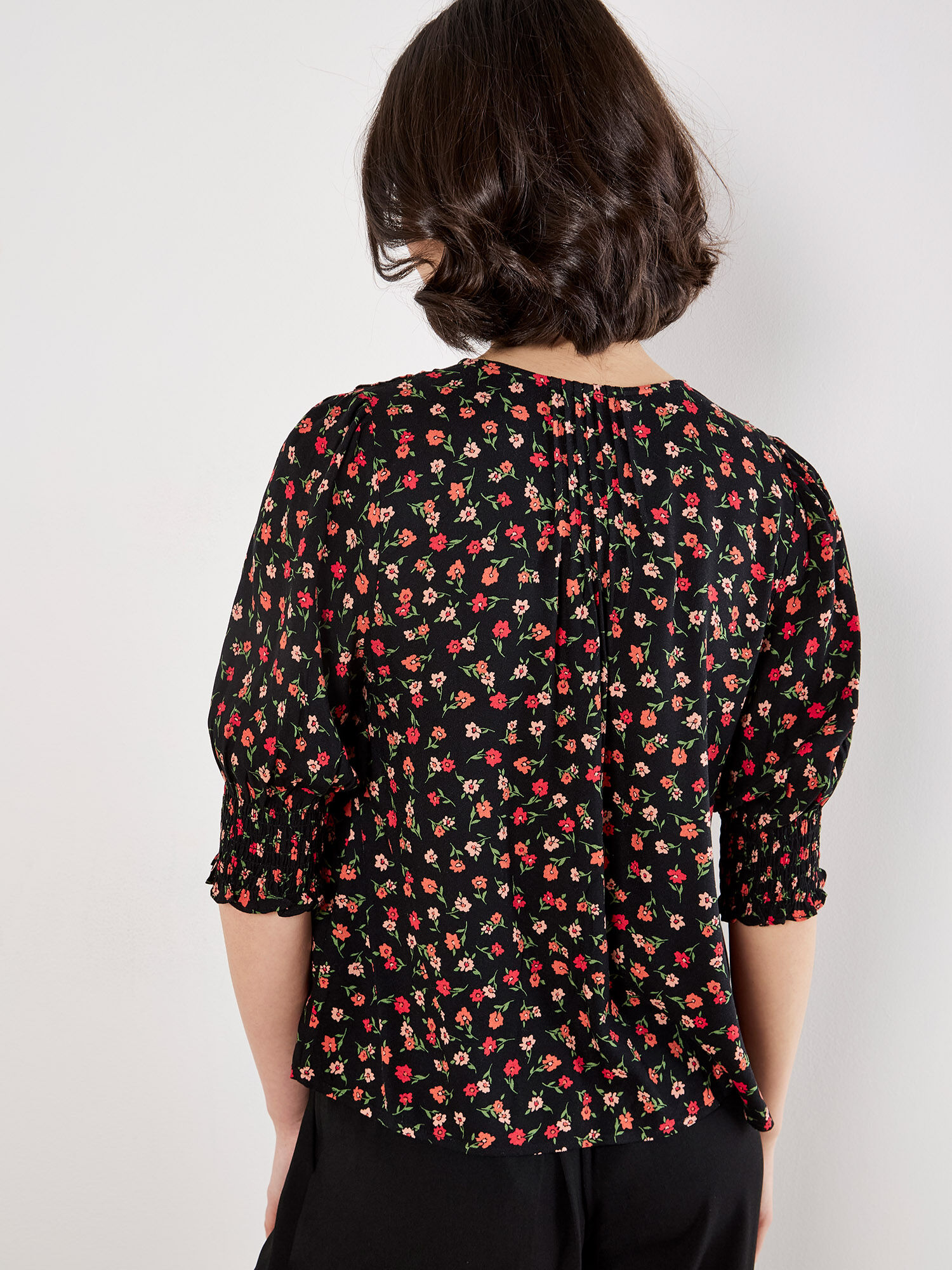 【FETICO】Floral print gathered blouse Buy FatFace Mel Green Ditsy Garden Blouse from the Next UK online shop
