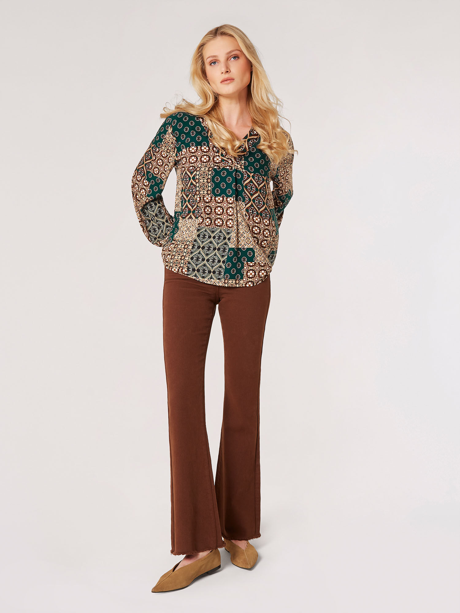 Retro pants and blouse shop