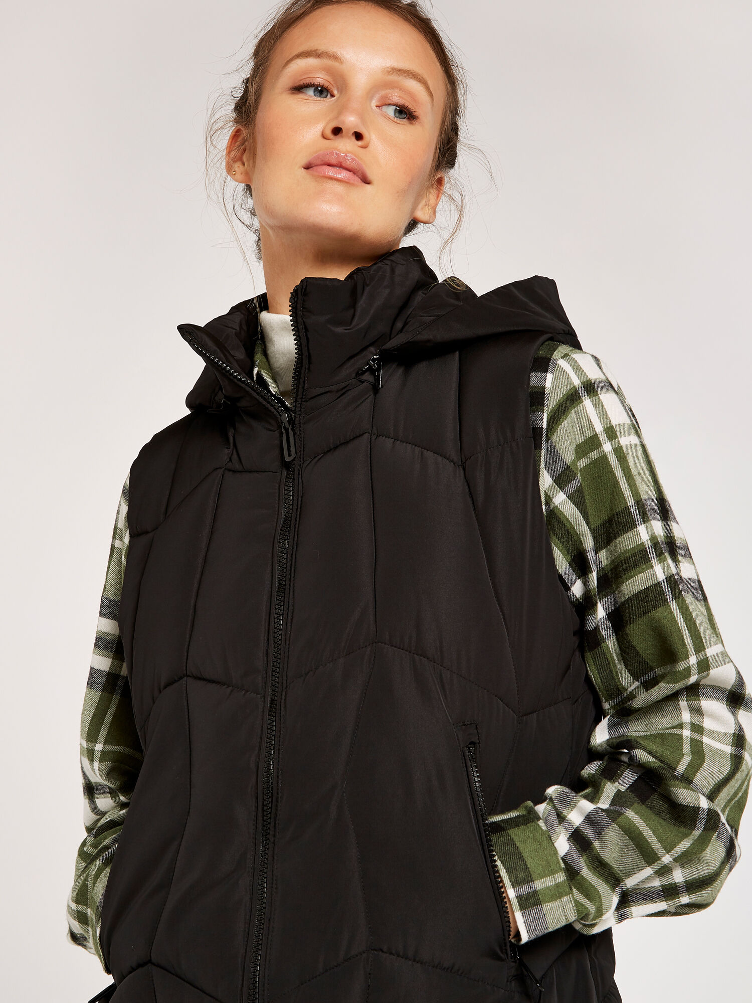 Black puffer best sale gilet with hood