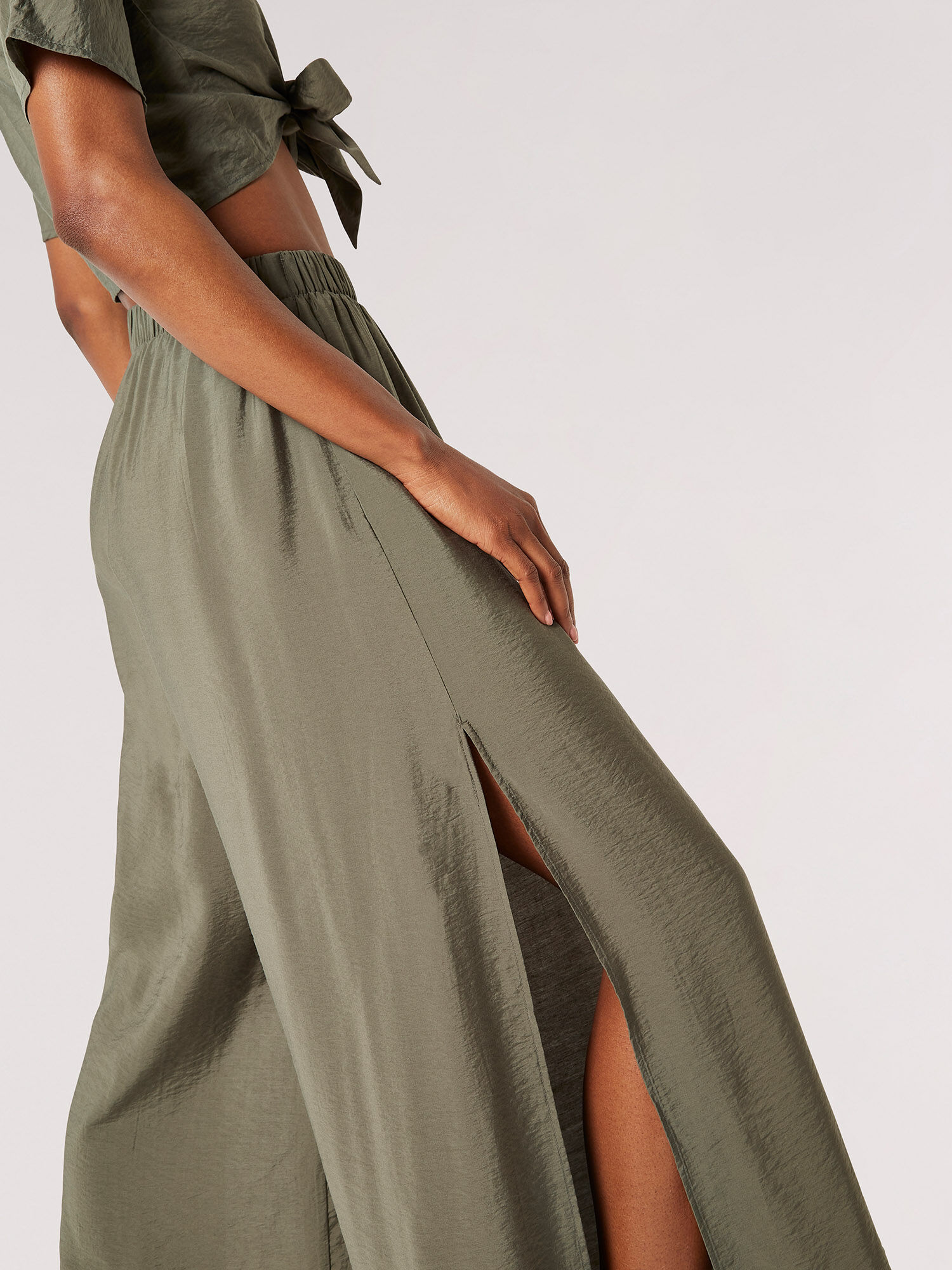 【2024秋冬新作】 Trousers Palazzo Split Side Textured | Clothing Apricot パンツ