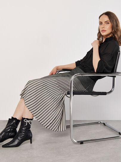 Gradiating Stripe Ribbed Knit Midi Skirt