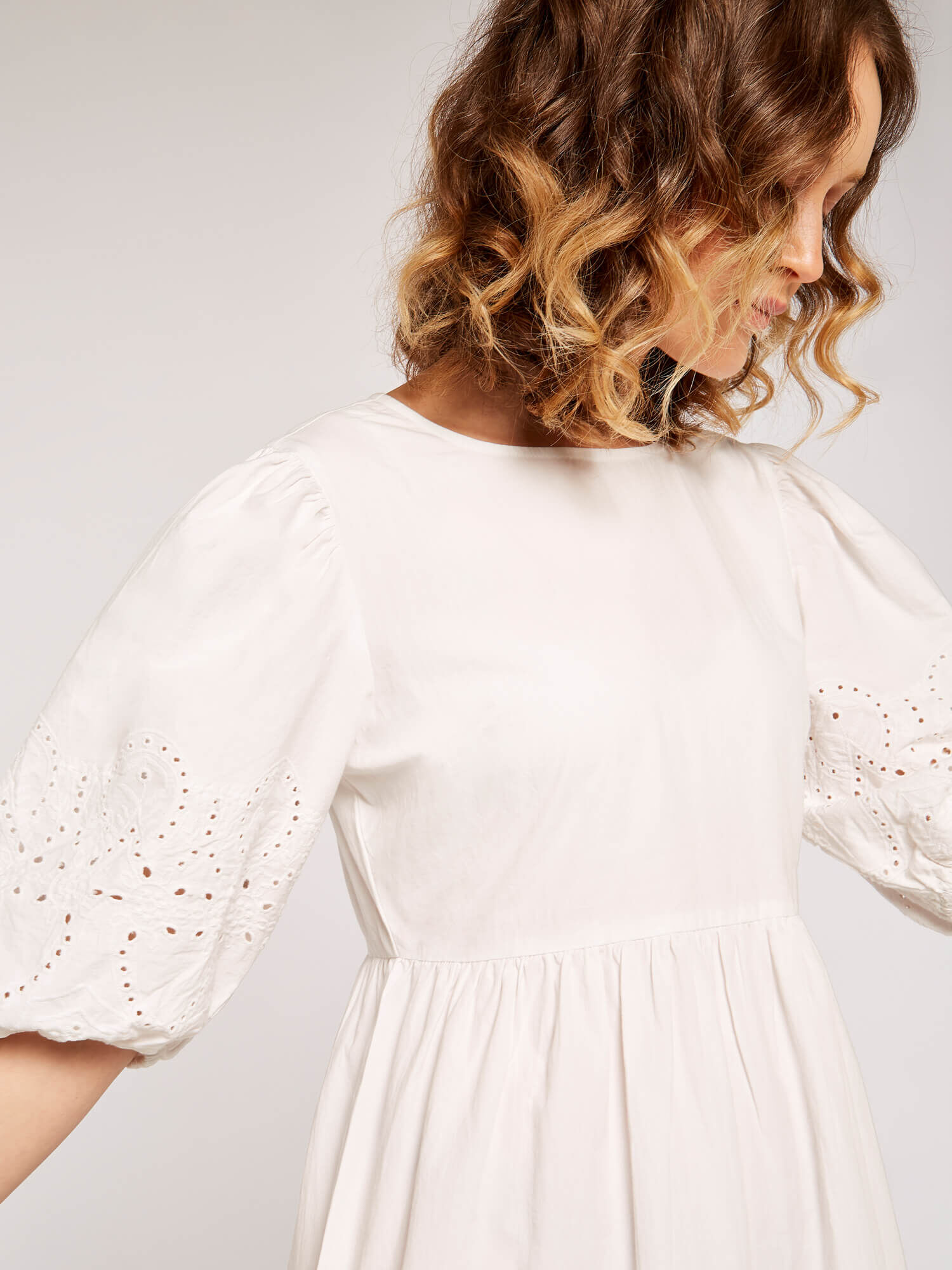 White embroidered dress new arrivals with sleeves