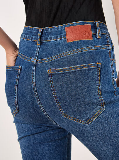 Sara Skinny Fit Capri Jeans