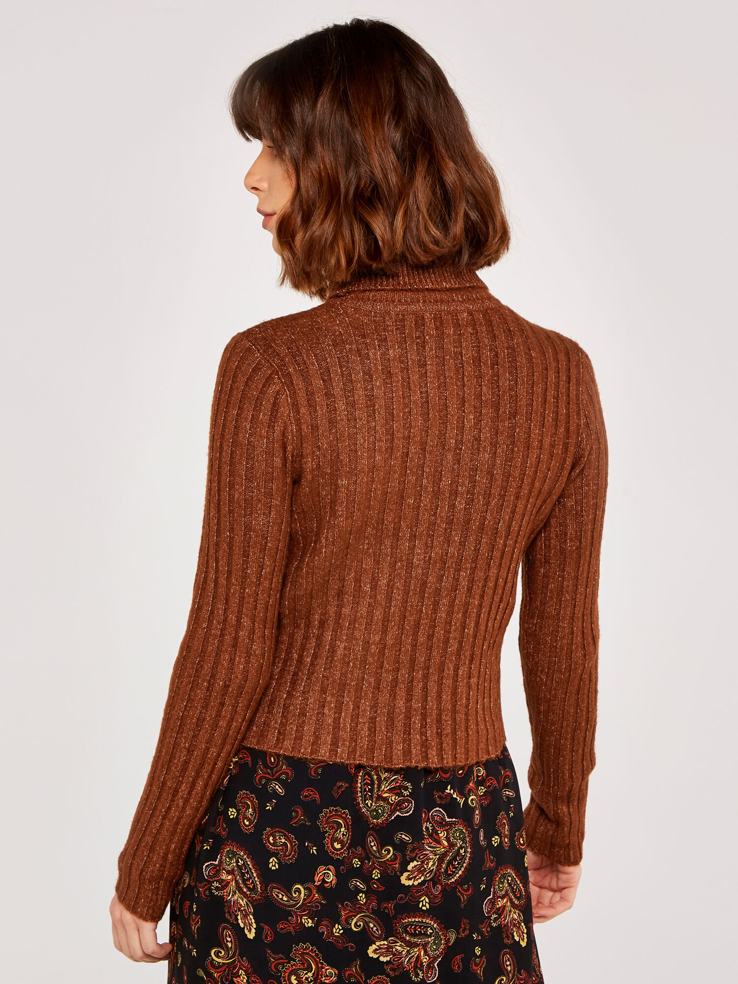 Rust roll store neck