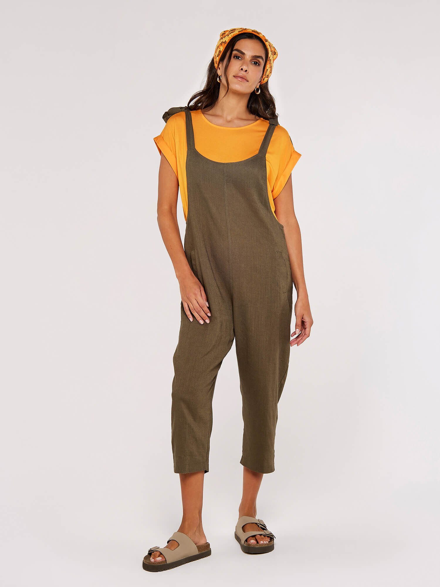 Tie overalls shop