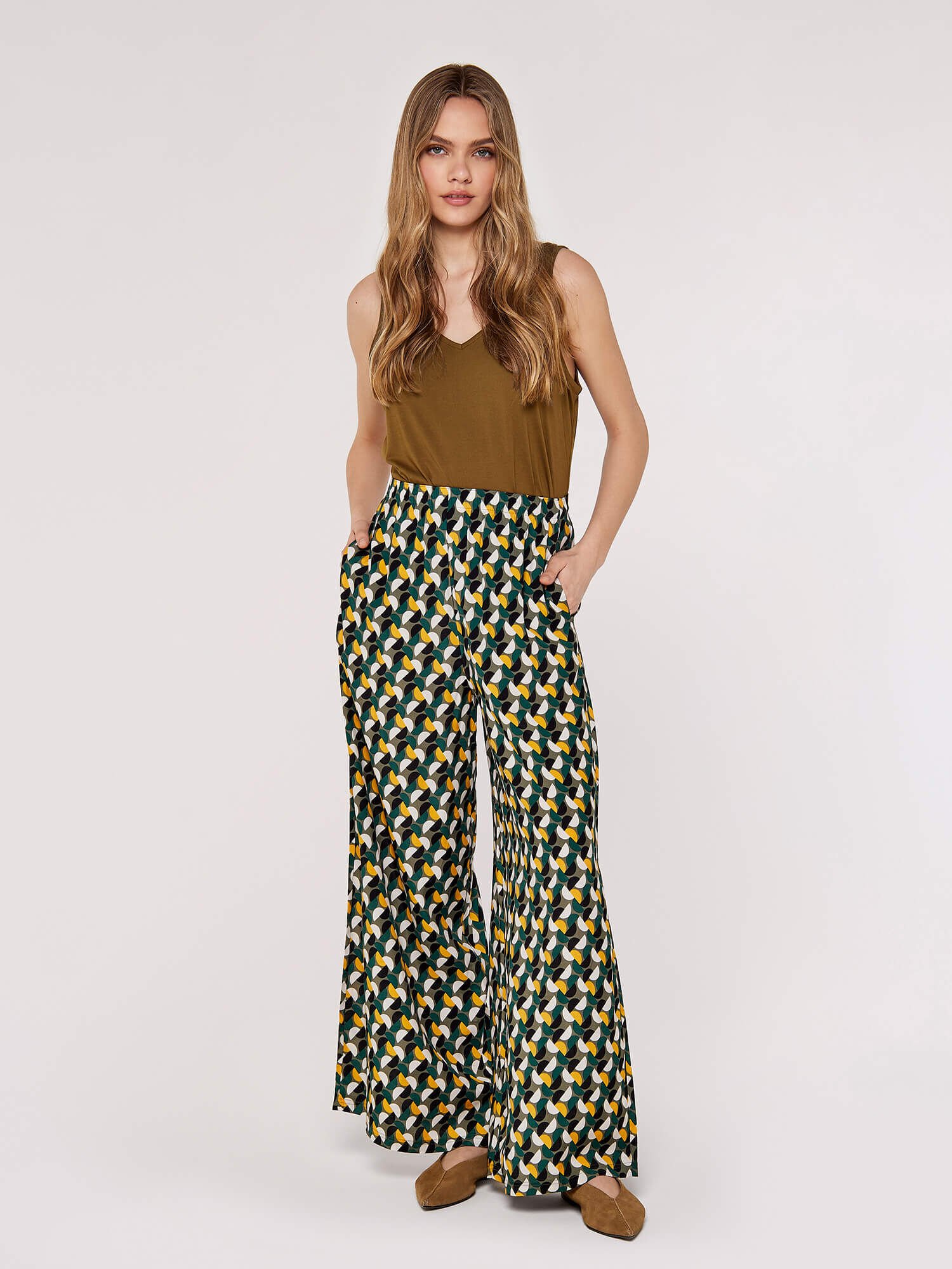 Patterned wide outlet leg trousers