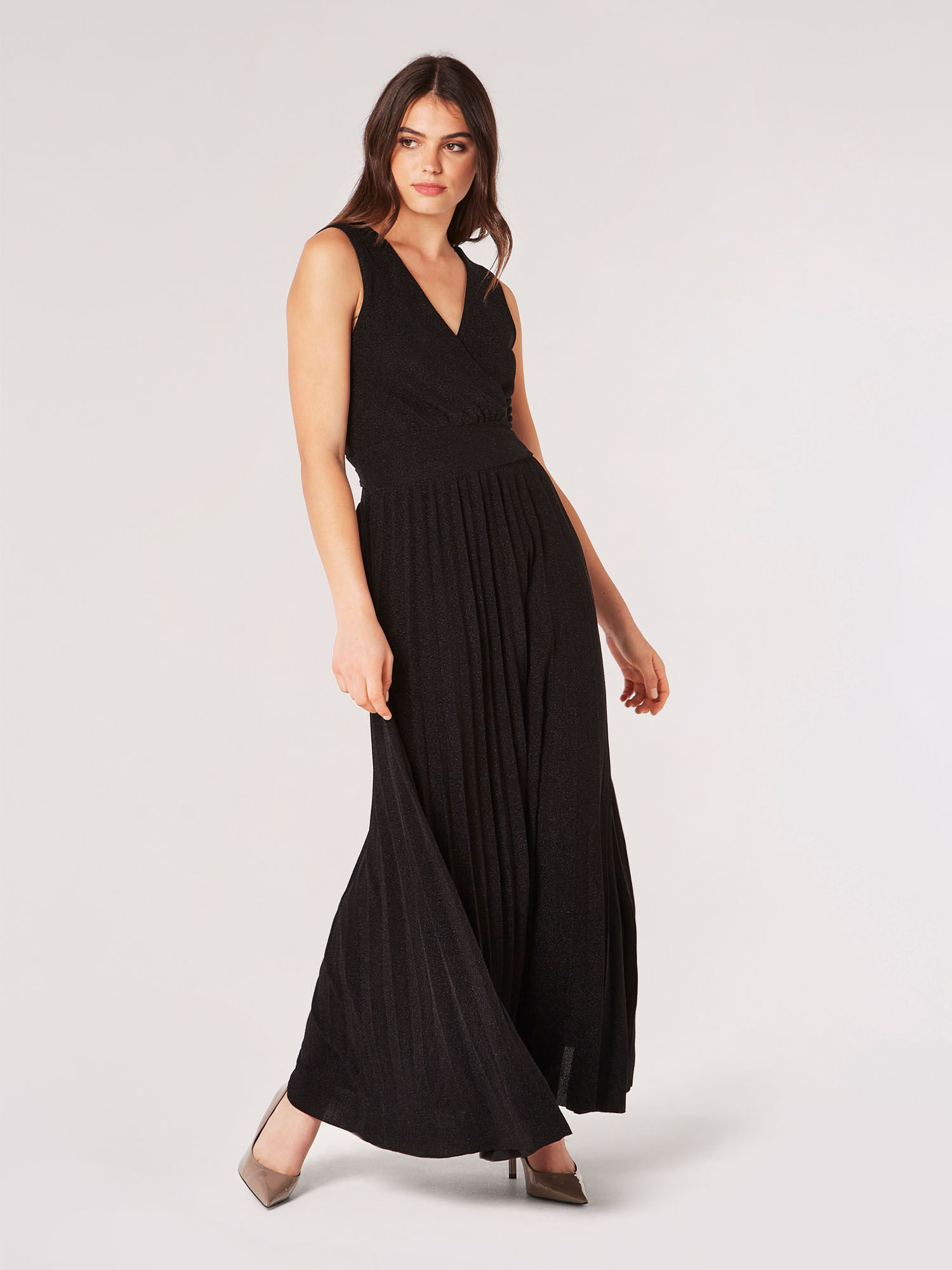 Black pleated online maxi dress