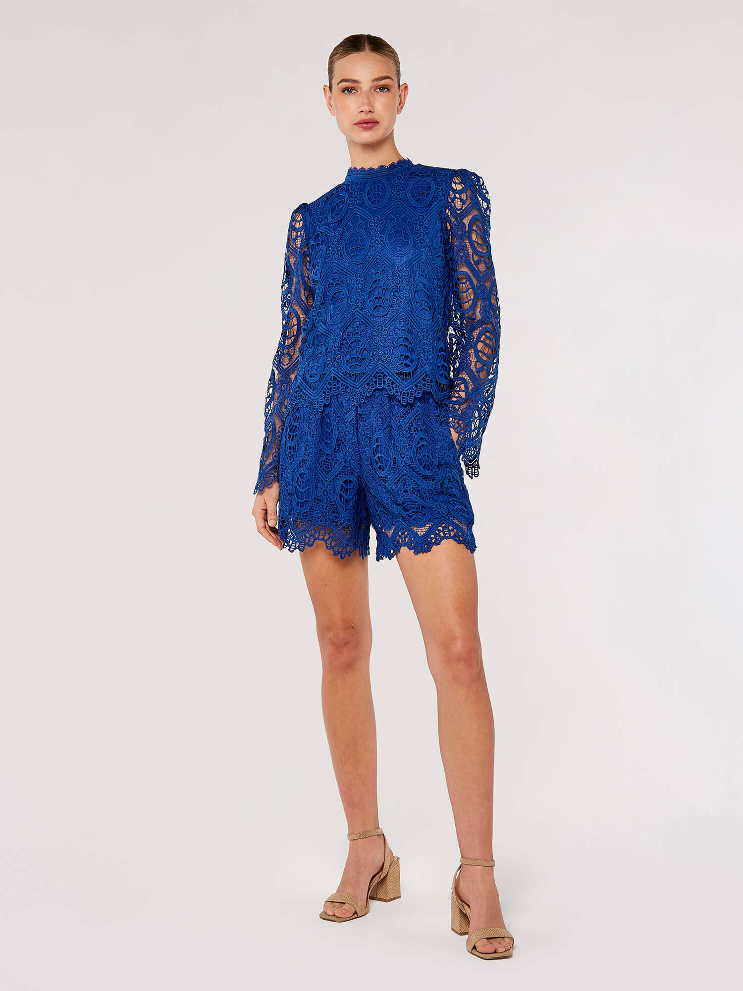 Scallop Lace Shorts Apricot Clothing