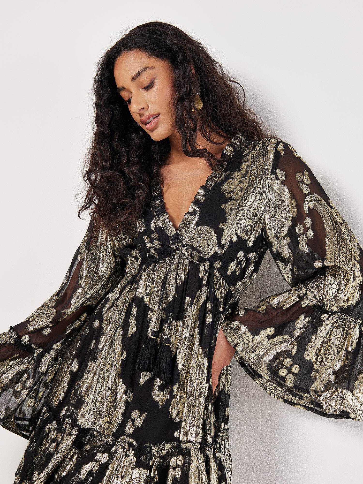 Black and gold clothing online