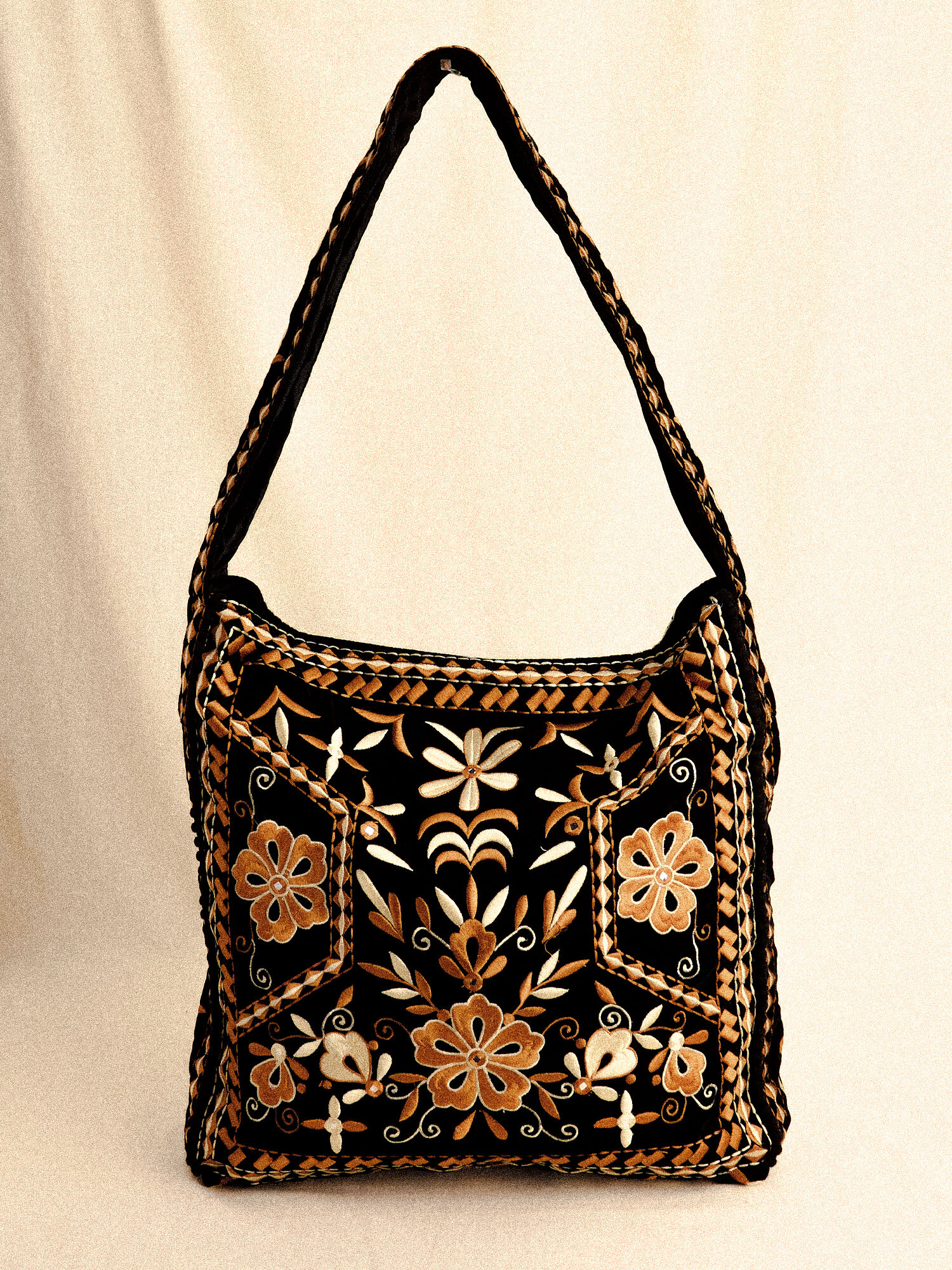 Embroidered shoulder bag shop
