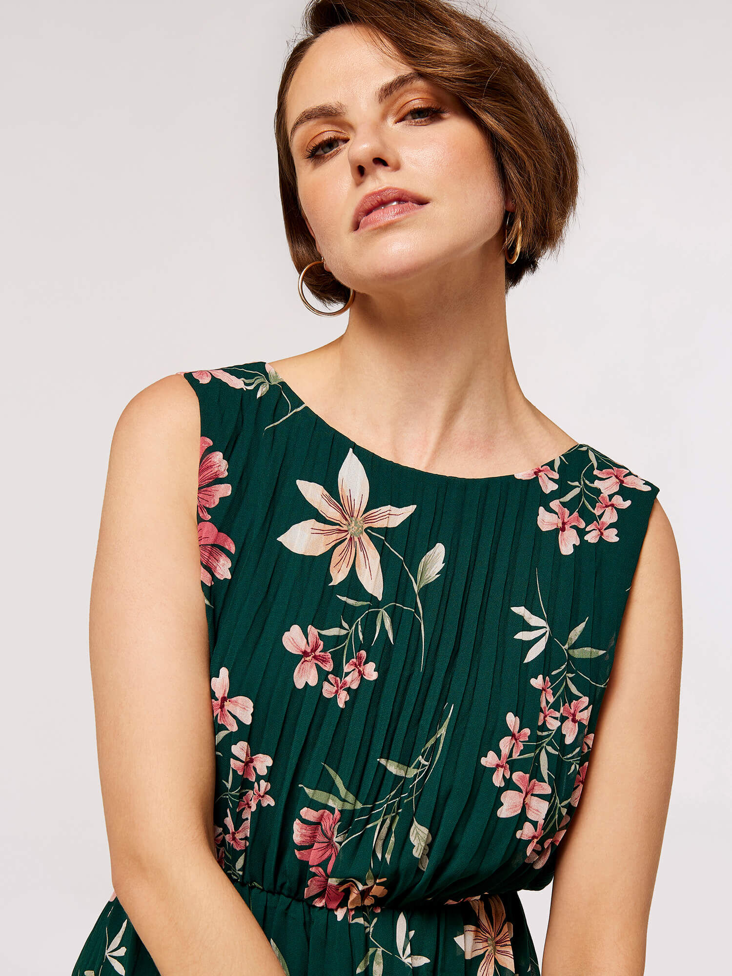 Emerald green floral hotsell pleated midi dress