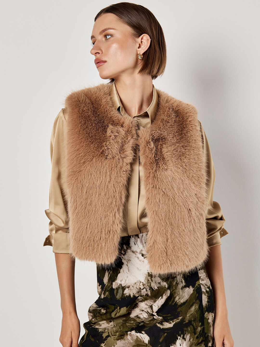 Image of Faux Fur Cropped Gilet