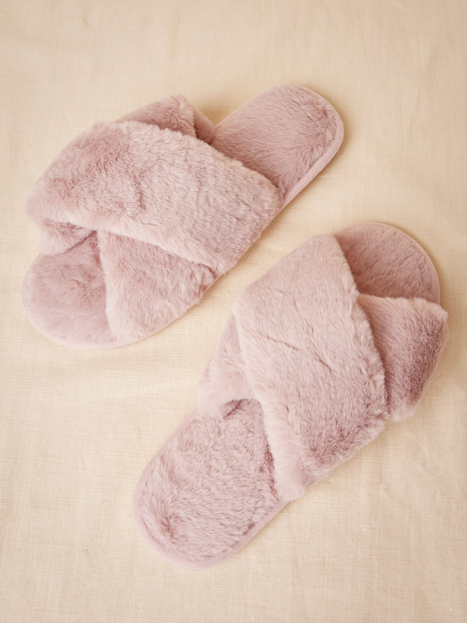 Super soft 2025 fluffy slippers