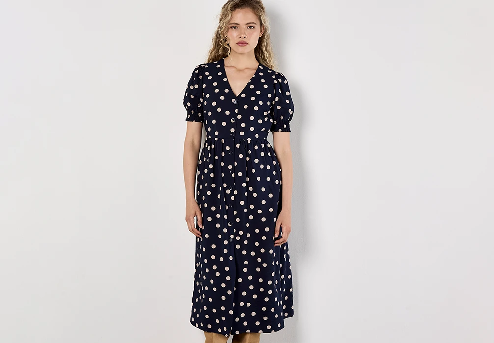Warm weekends, picnics in the park, or your next summer holiday - whatever your plans, discover women's spot & stripe styles. From polka dot dresses in mini, midi and maxi lengths to striped trousers, lightweight stripe shirts and effortless co-ords, shop striped & spot-print summer outfits here.