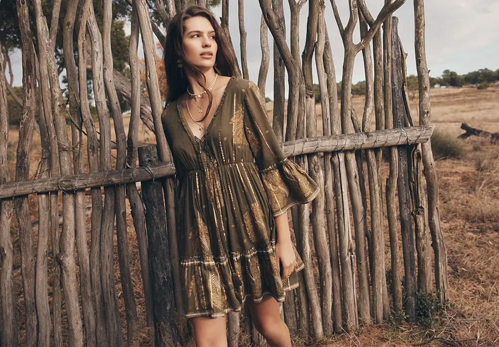 Discover Boho Chic. Think striking paisley and floral prints, earth-toned and colour-pop palettes, plus feminine details such as ruffles, tassels, and bell sleeves