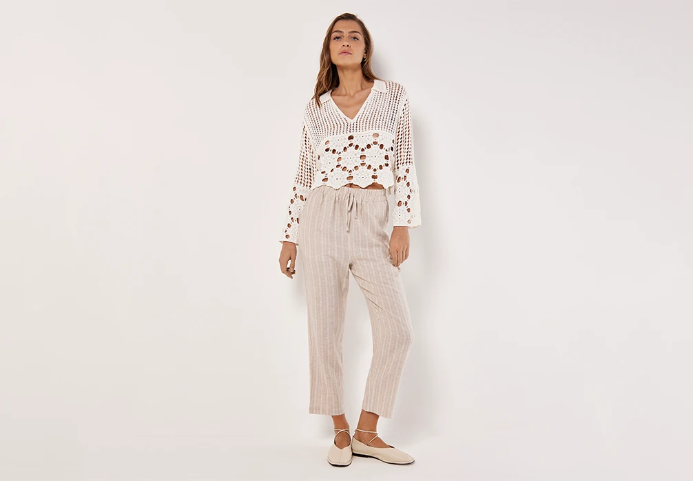 From casual T-shirts and cosy hoodies designed for weekend wear to everyday camisoles and jumpers that combine comfort and style, discover our collection of women's tops.